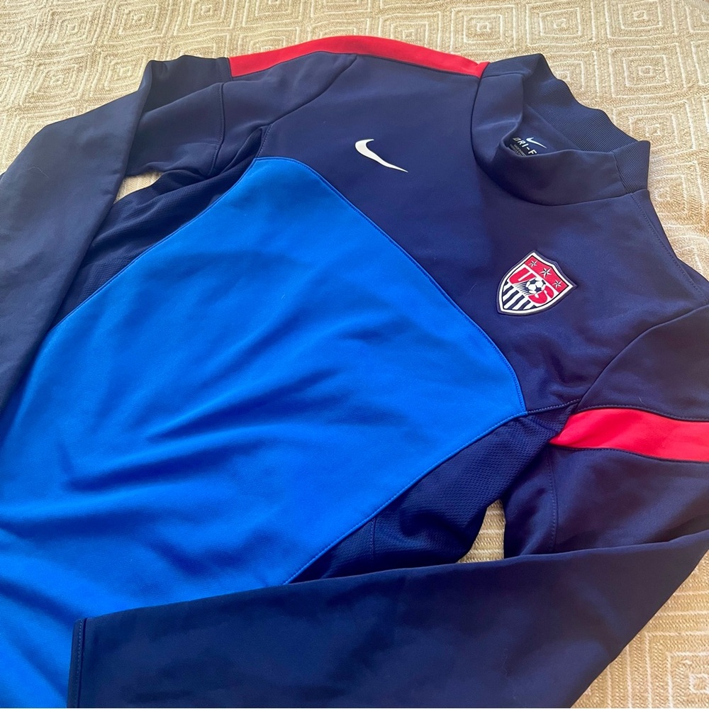 Nike Dri Fit USA Soccer Women’s Long sleeve shirt M EUC